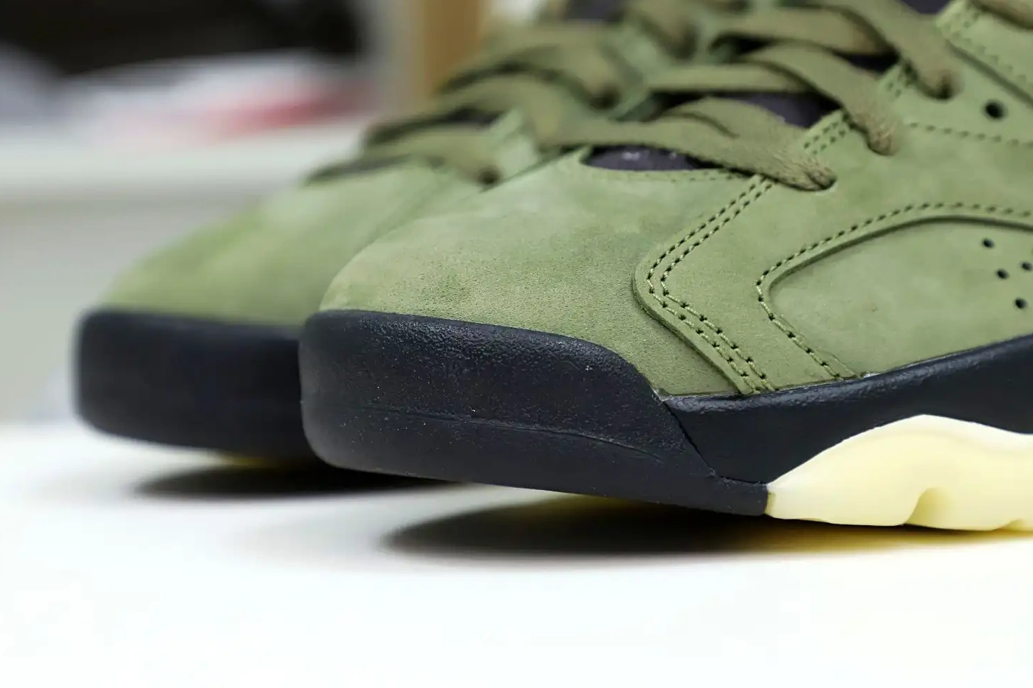 X Kimikick RETRO JORDAN AIR TRAVIS SCOTT 'OLIVE' 6 0807